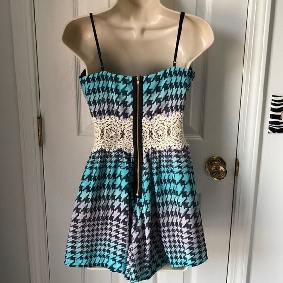 Romper - Picture 3 of 4